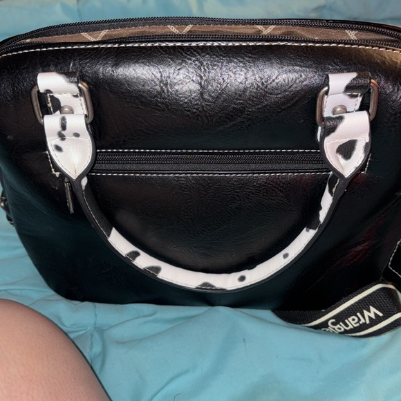 Wrangler Cow Print crossbody bag - Picture 3 of 3